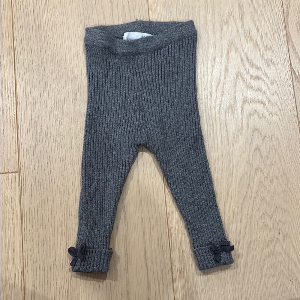 2/$20 ZARA Gray Ribbed Baby Leggings with Bow Accents